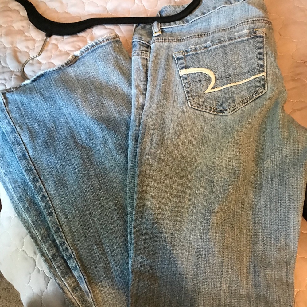 ‼️‼️SOLD‼️‼️American Eagle boot cut jeans size 6